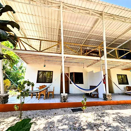 Don Jon'S Surf And Yoga Lodge-2